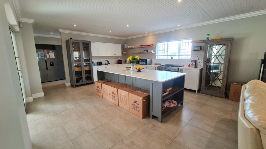 4 Bedroom Property for Sale in Whale Rock Western Cape